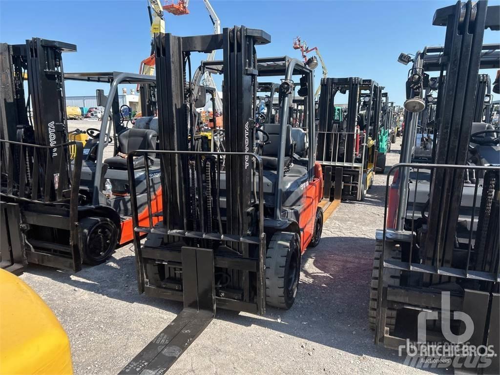 Toyota 8FGU25 Diesel Stapler