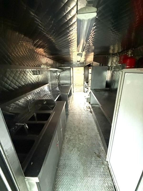 Ford E-350 Kastenaufbau