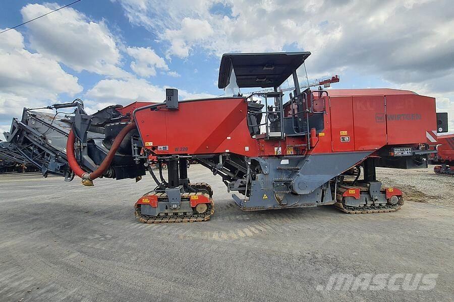 Wirtgen W 220 Asphaltfräsen