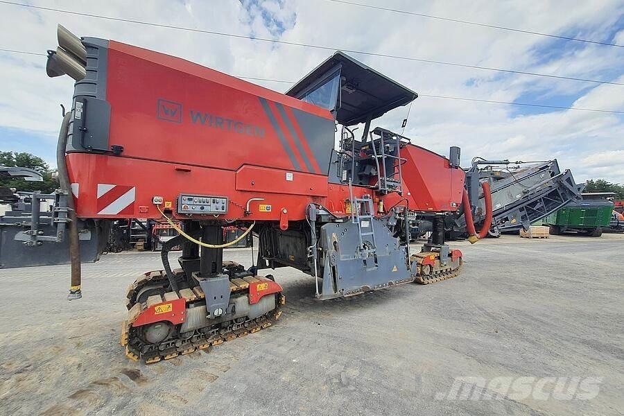 Wirtgen W 220 Asphaltfräsen