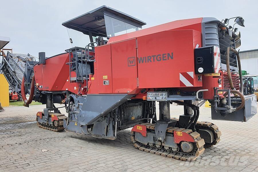 Wirtgen W 220 Asphaltfräsen