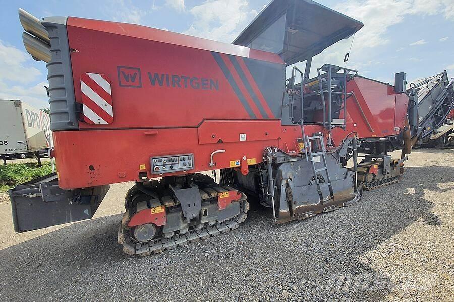 Wirtgen W 220 Asphaltfräsen