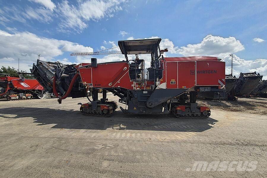 Wirtgen W 220 Asphaltfräsen