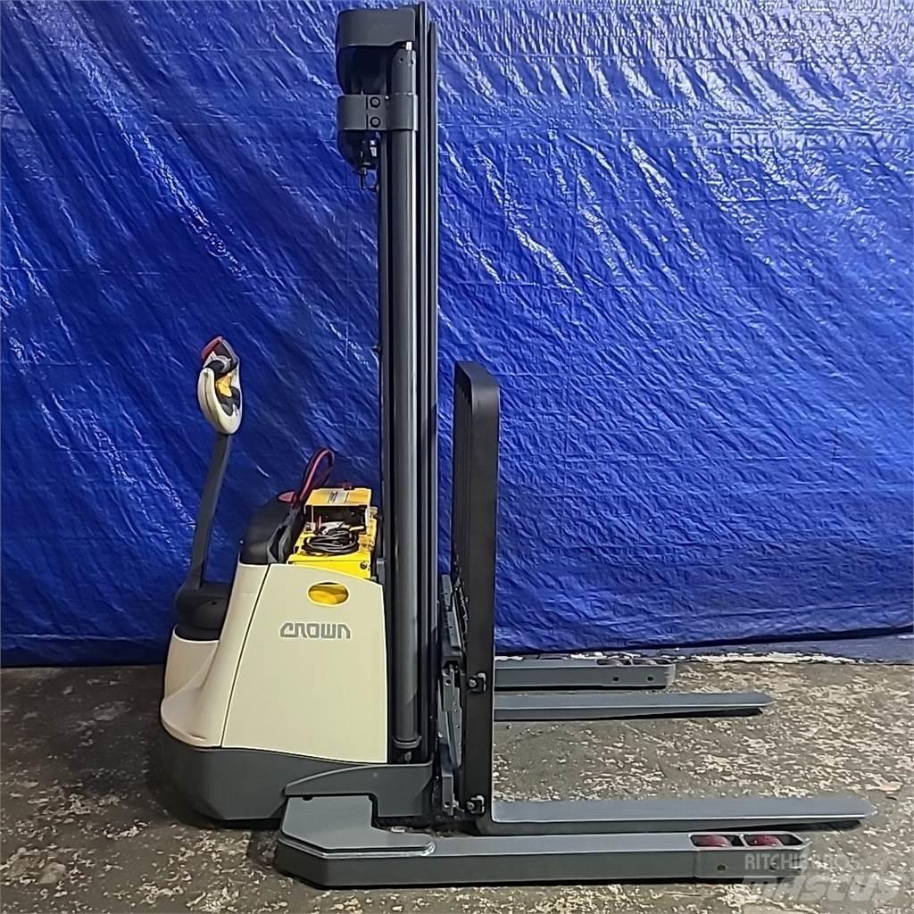 Crown SX3000-40 Selbstfahrstapler