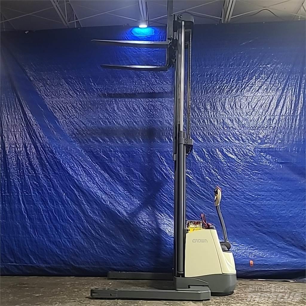 Crown SX3000-40 Selbstfahrstapler