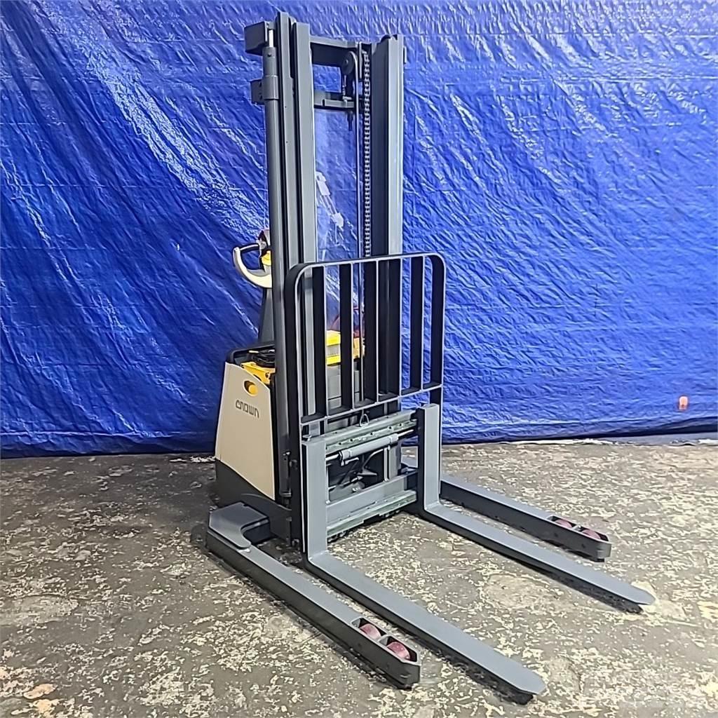 Crown SX3000-40 Selbstfahrstapler