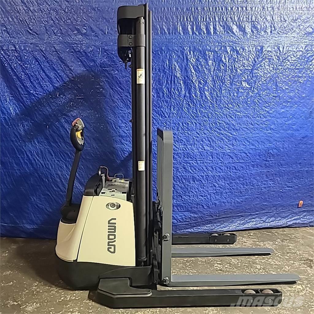 Crown SX3000-40 Selbstfahrstapler