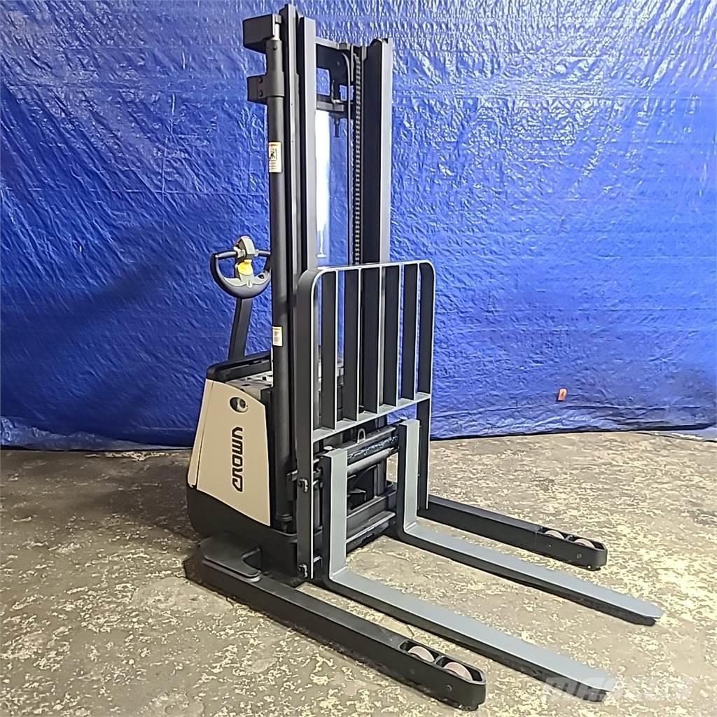 Crown SX3000-40 Selbstfahrstapler