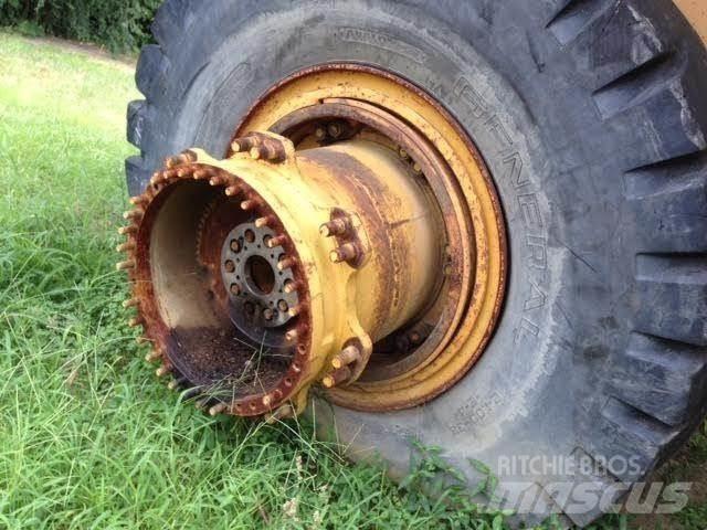 CAT 773B Dumper - Knickgelenk
