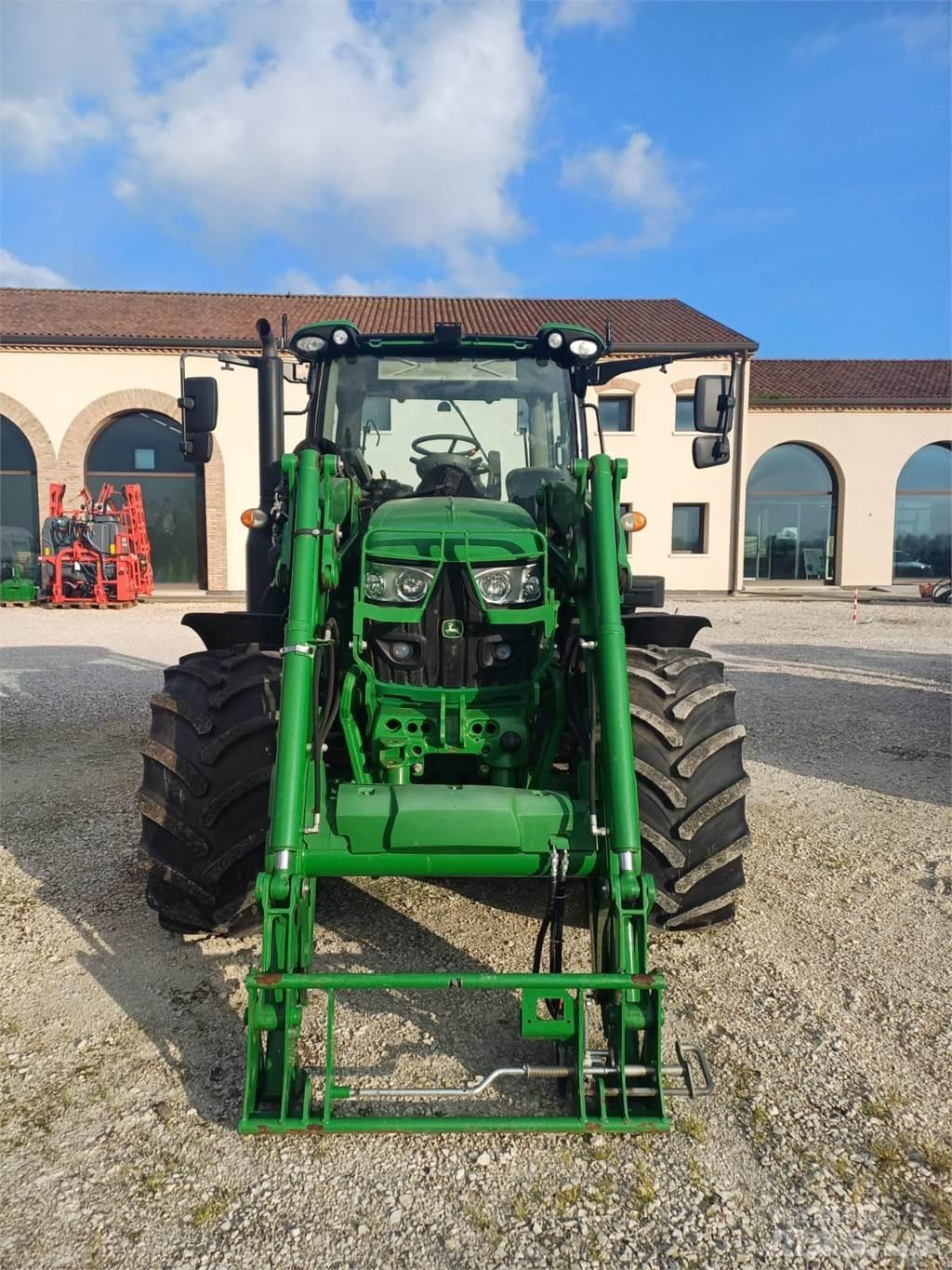 John Deere 6110 R Traktoren