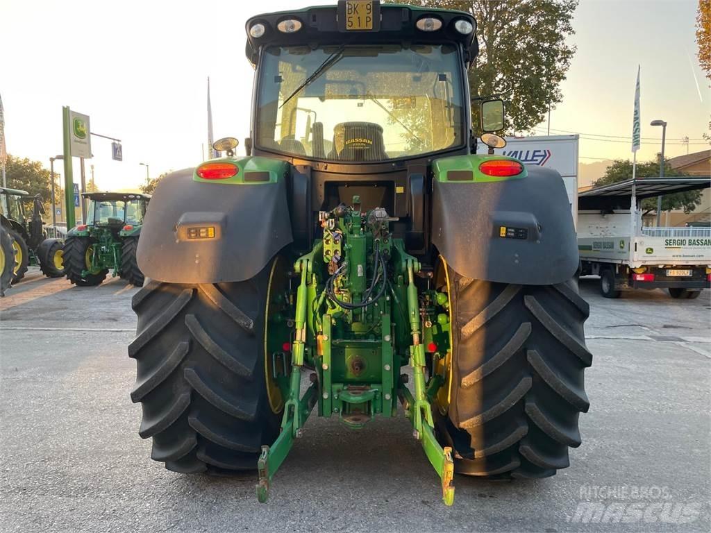 John Deere 6210 R Traktoren