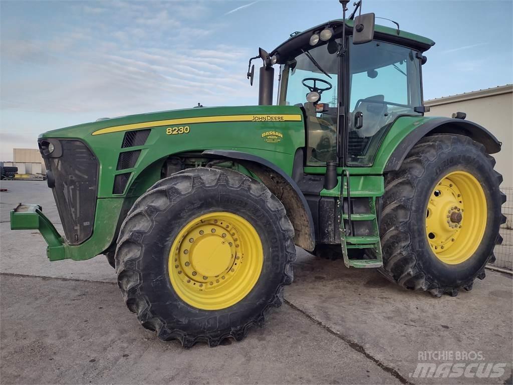 John Deere 8230 Traktoren