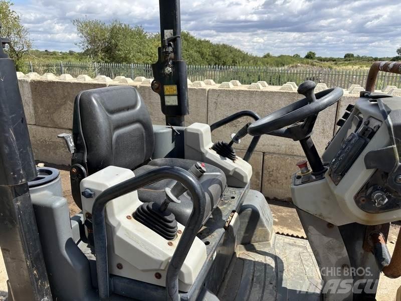 CAT CB24 B Tandemwalzen