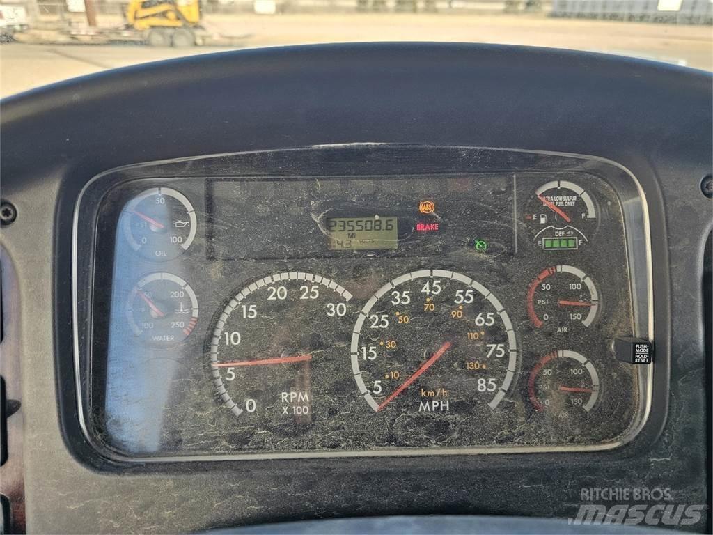 Freightliner M2 106 Sattelzugmaschinen