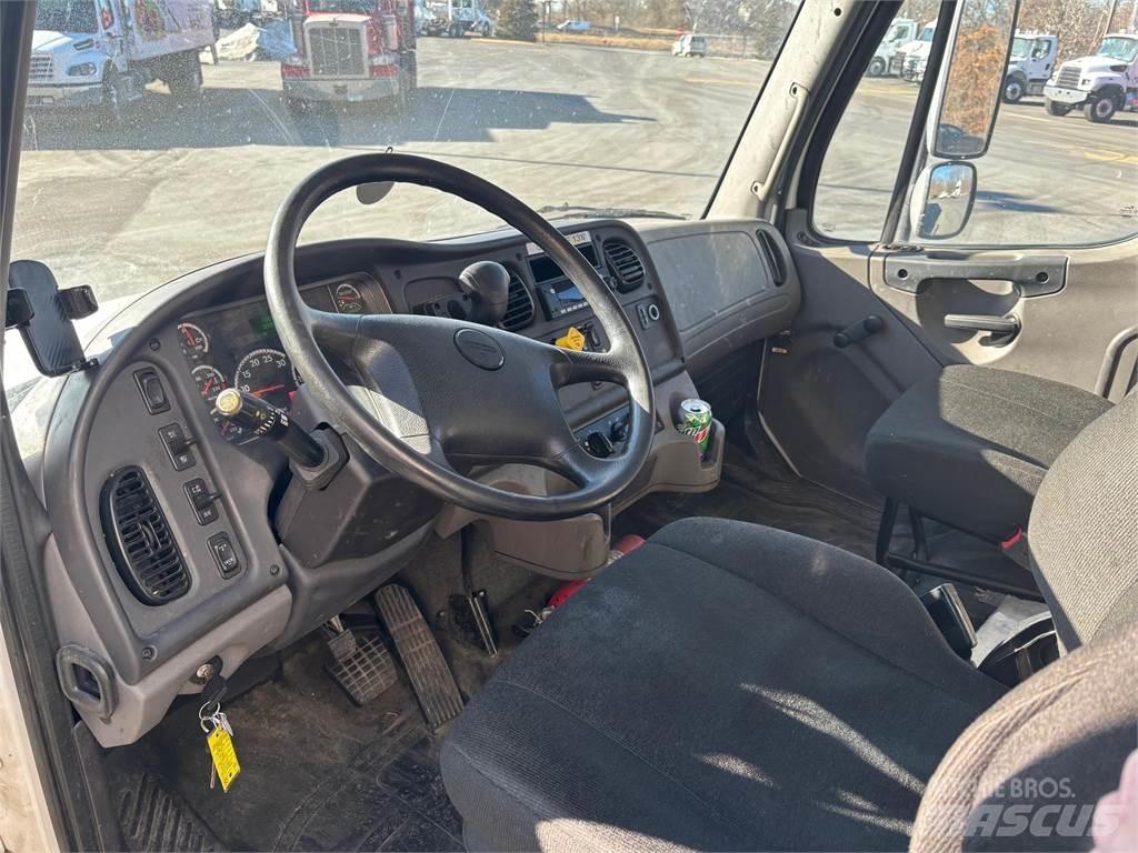 Freightliner M2 106 Kastenaufbau