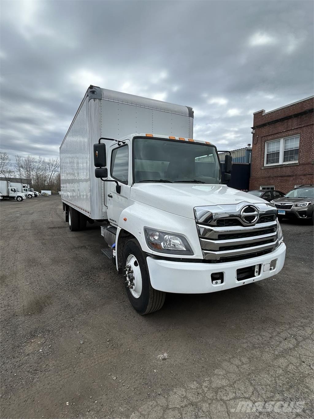 Hino L6 Kastenaufbau