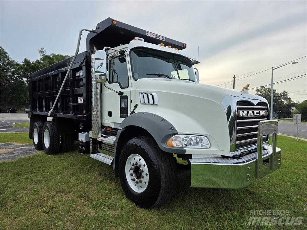 Mack GR64B Kipper