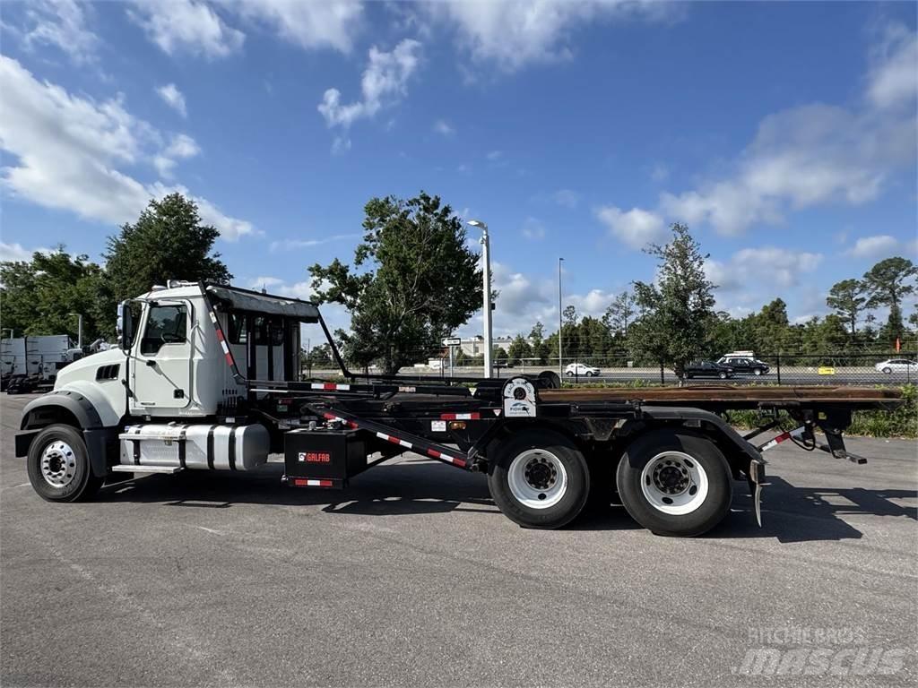 Mack GR64F Andere Fahrzeuge