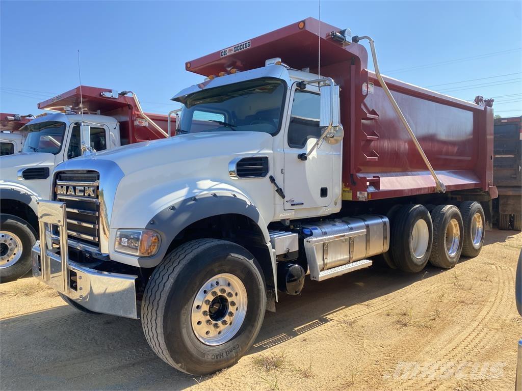 Mack GR64F Kipper