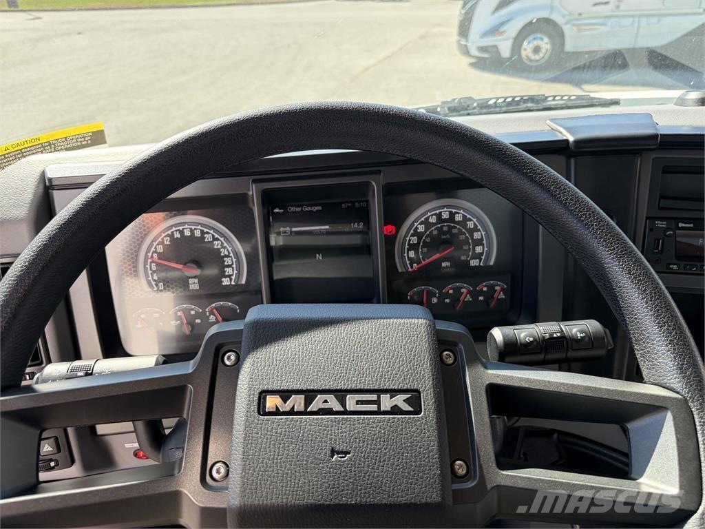 Mack MD6 42R Kastenaufbau