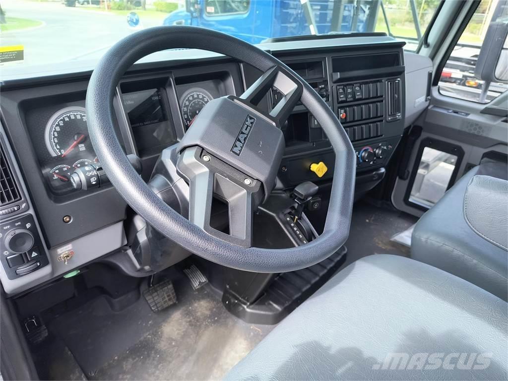 Mack MD6 42R Kastenaufbau