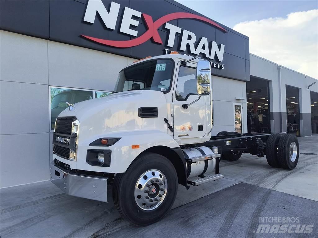 Mack MD7 42R Chassis Cab trucks