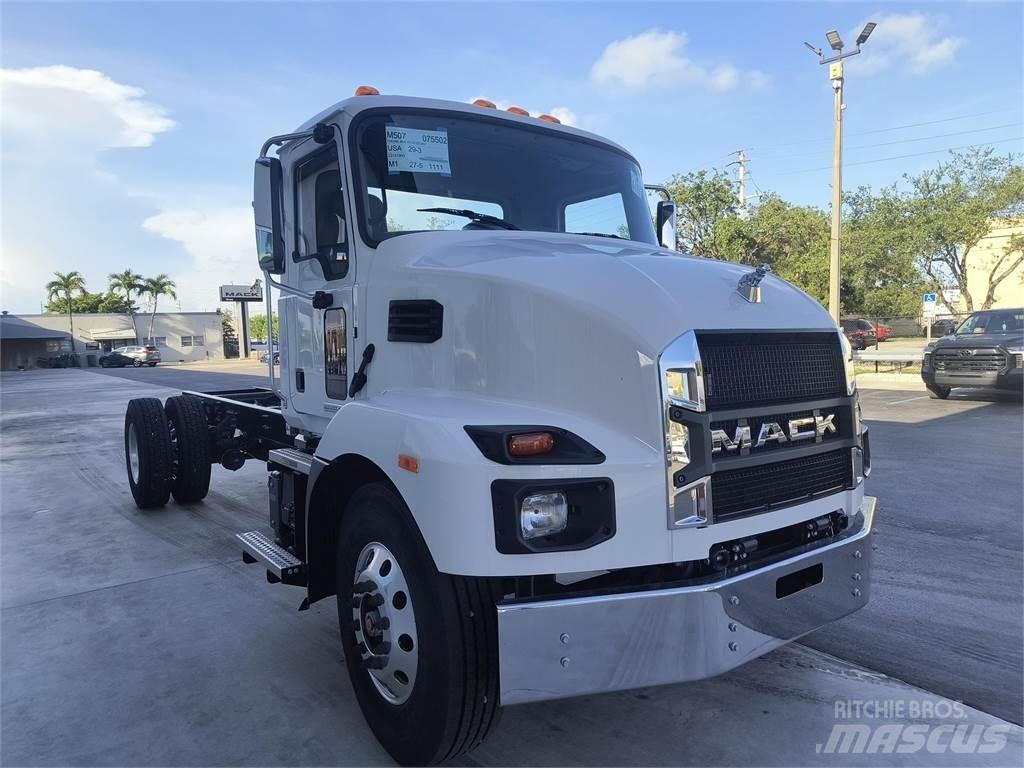 Mack MD7 42R Chassis Cab trucks