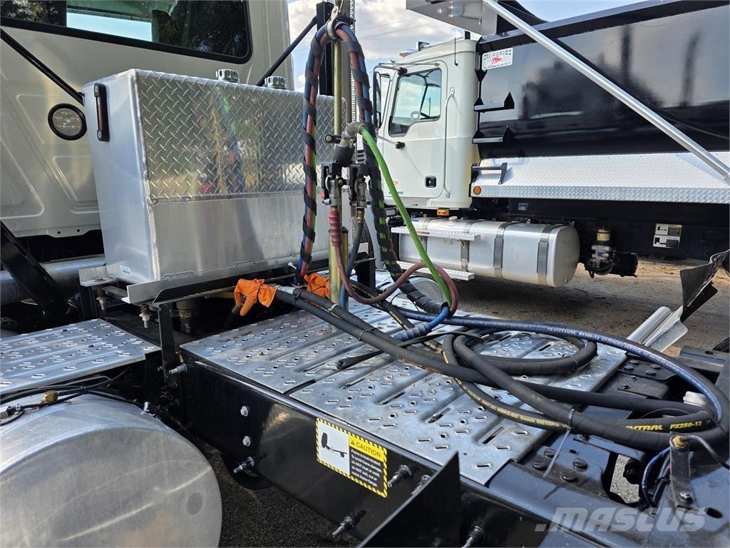 Mack PI64T Sattelzugmaschinen
