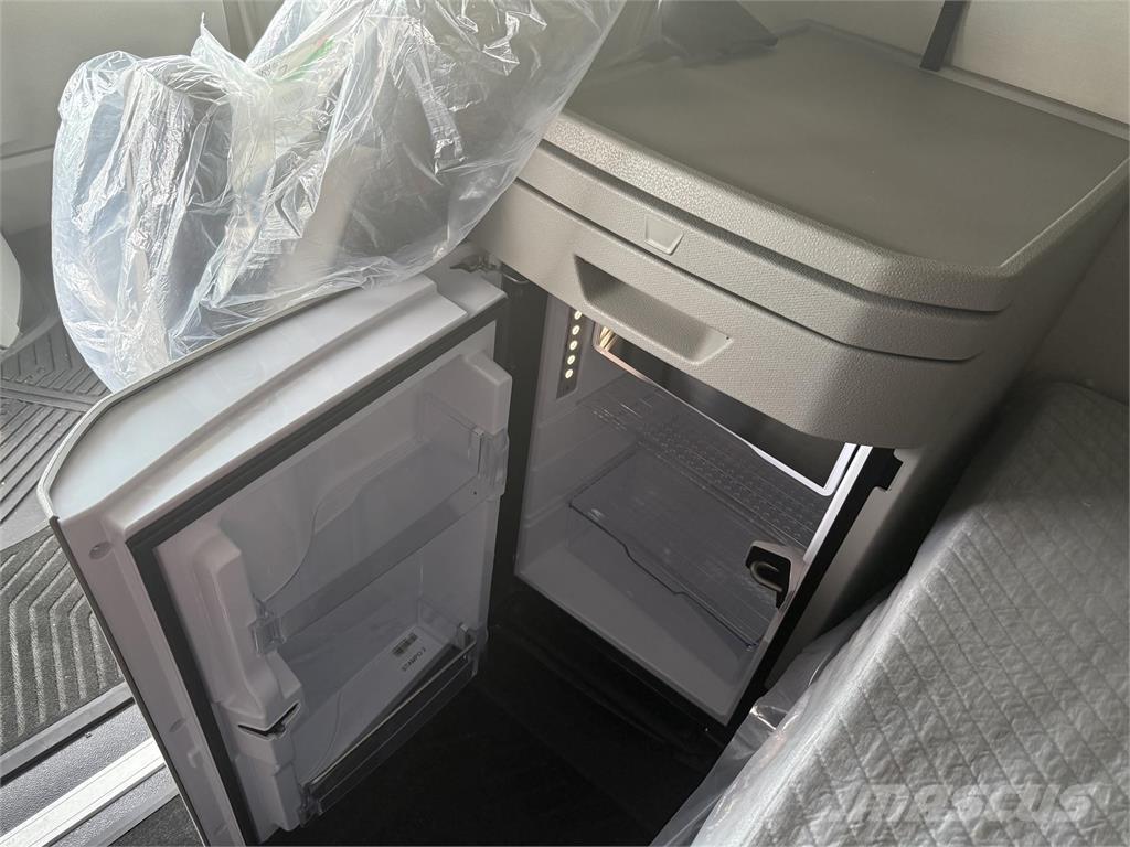 Volvo NEW VNL860 Sattelzugmaschinen