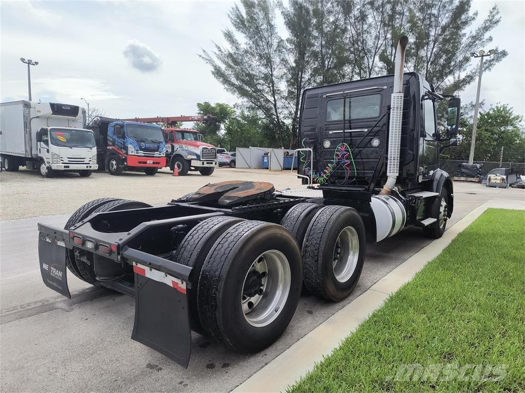 Volvo VNR64T Sattelzugmaschinen