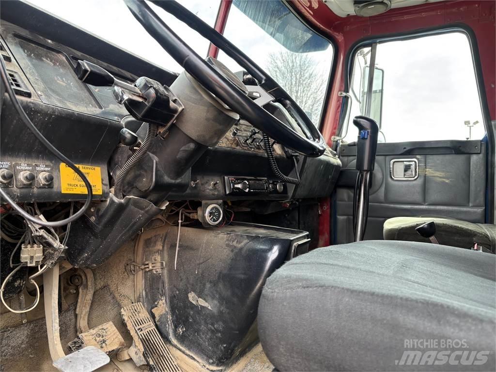 Volvo WG64T Kipper
