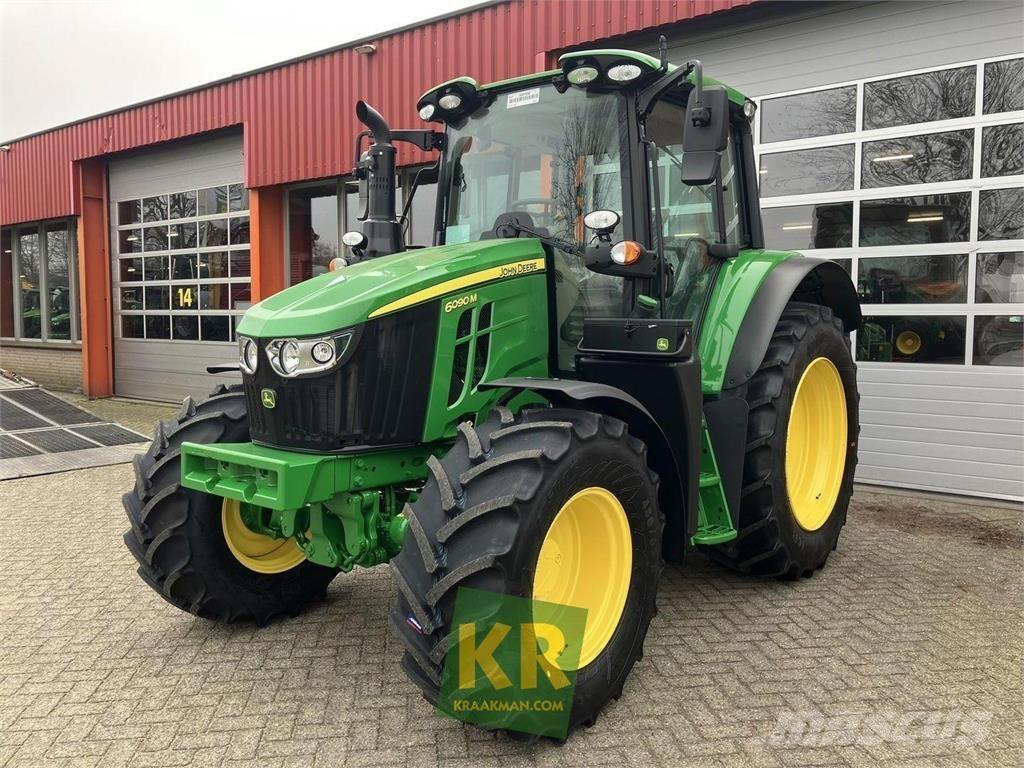 John Deere 6090M Traktoren