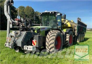 CLAAS XERION 3800 TRAC Düngemittelverteiler