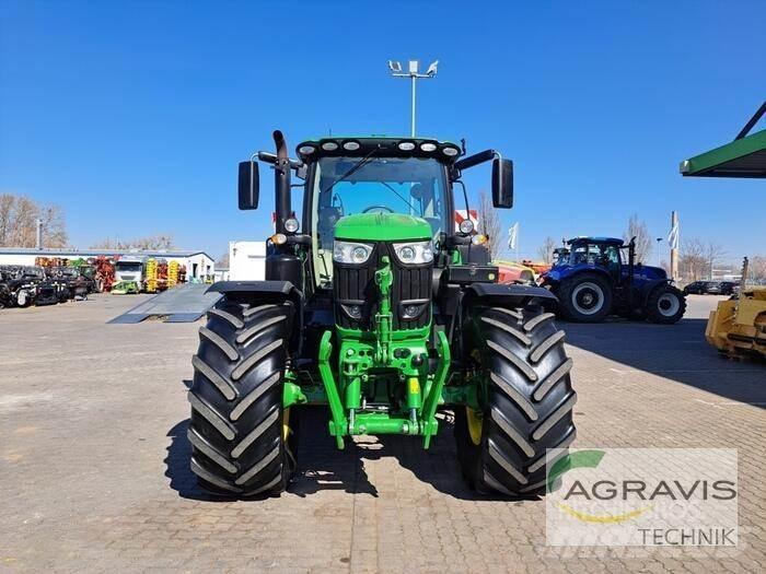 John Deere 6215 R Traktoren
