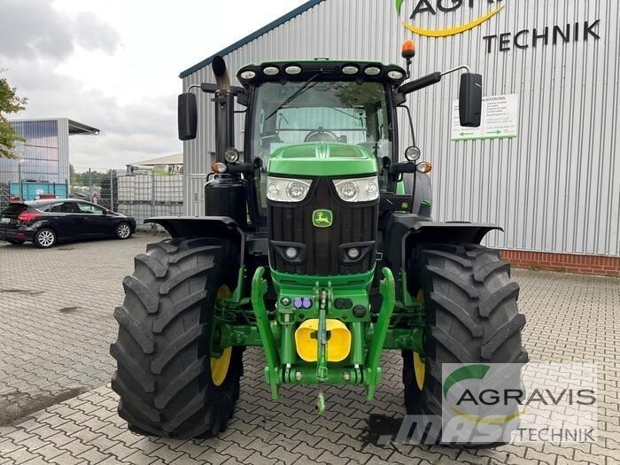 John Deere 6215 R Traktoren