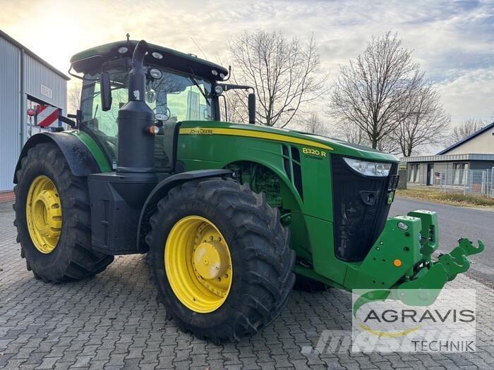 John Deere 8320 R Traktoren