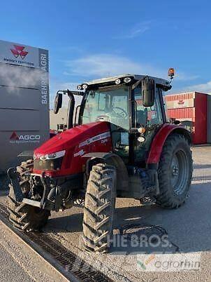 Massey Ferguson 5713S Traktoren