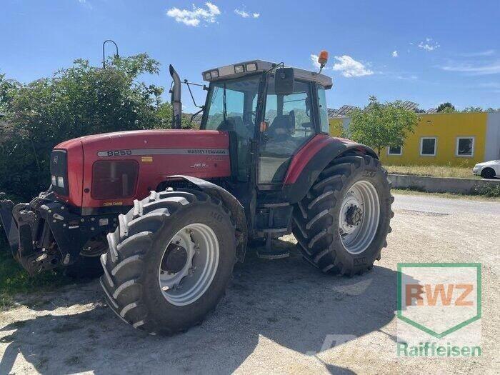 Massey Ferguson 8250-4 Traktoren