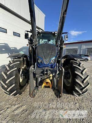 Valtra N134A Traktoren