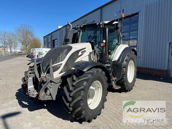 Valtra T 214 D Traktoren