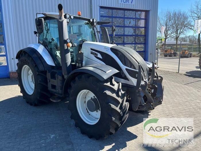 Valtra T 214 D Traktoren