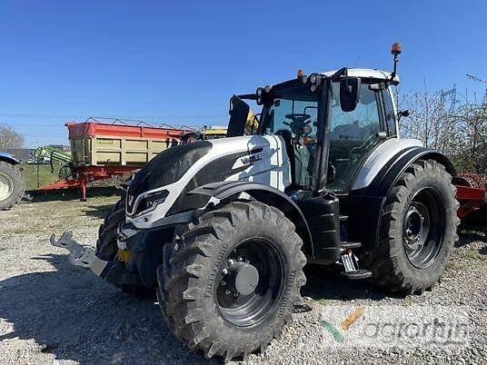 Valtra T215A Traktoren