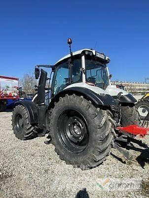 Valtra T215A Traktoren