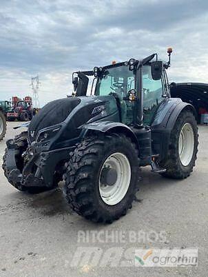 Valtra T234 VERSU Traktoren
