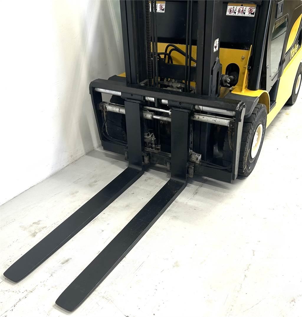 Yale GDP25LX Diesel Stapler
