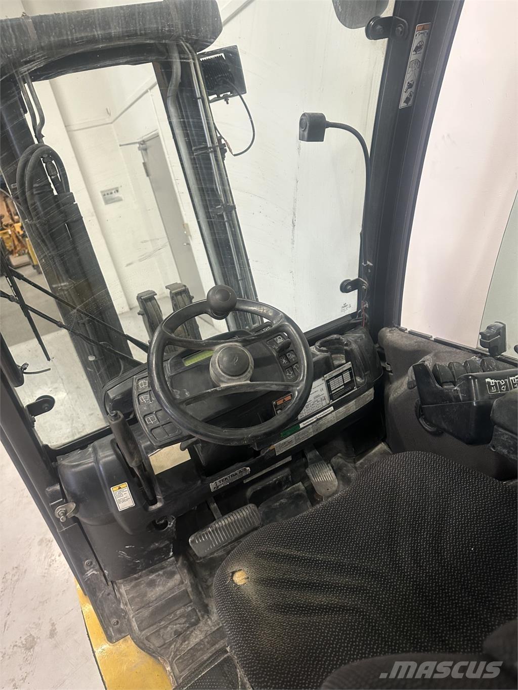 Yale GLP30VX Gas Stapler