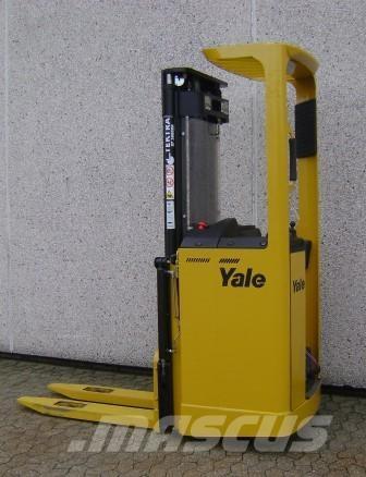 Yale SMS12S Selbstfahrstapler