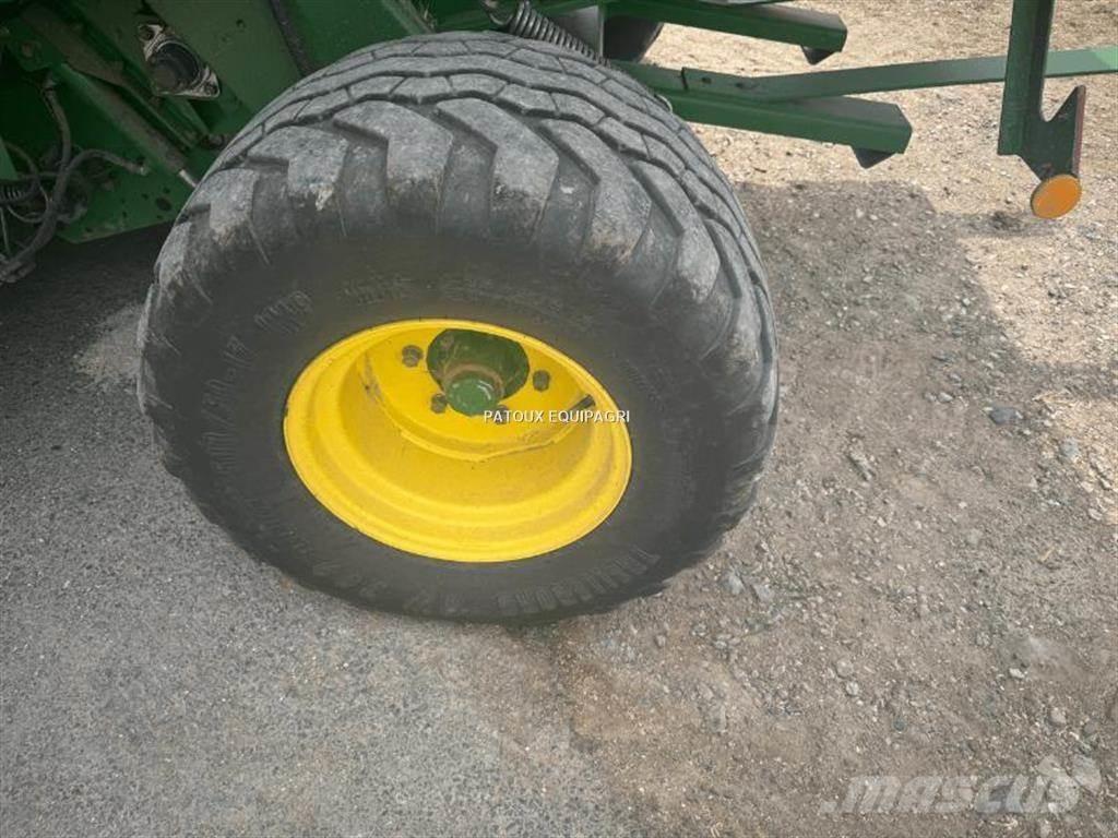 John Deere 864 Rundballenpressen