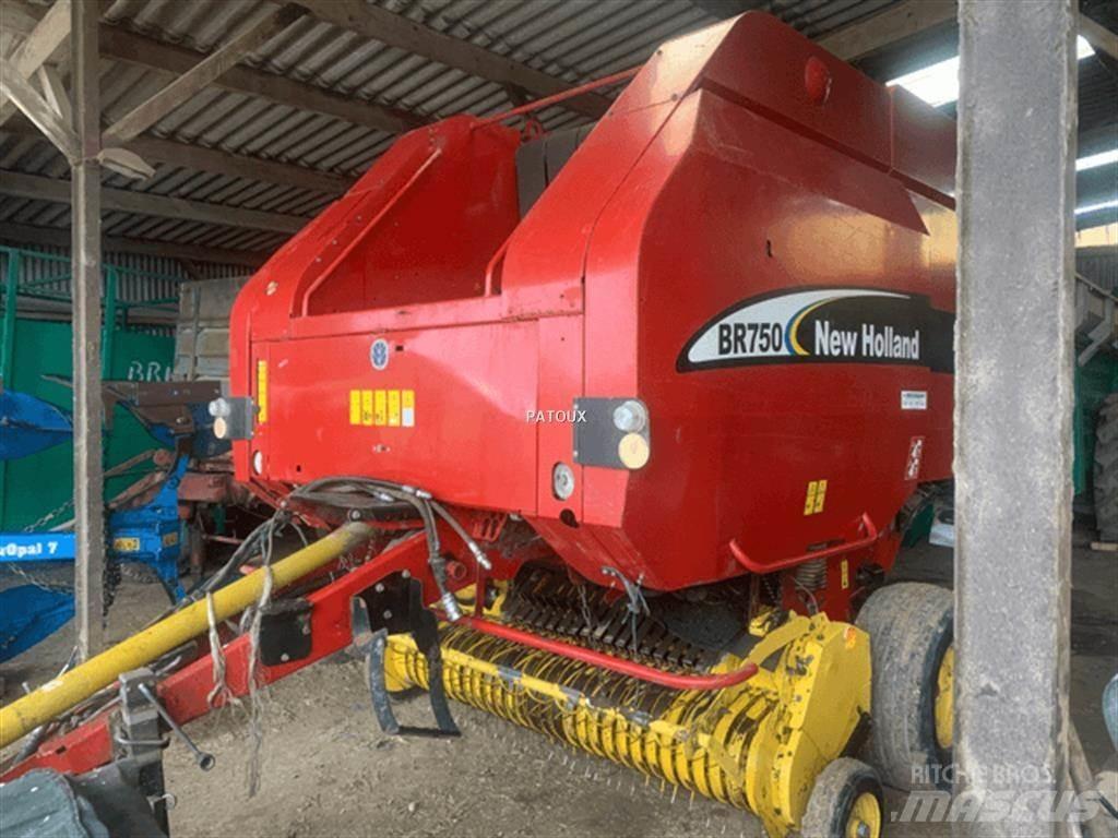 New Holland BR750 Rundballenpressen