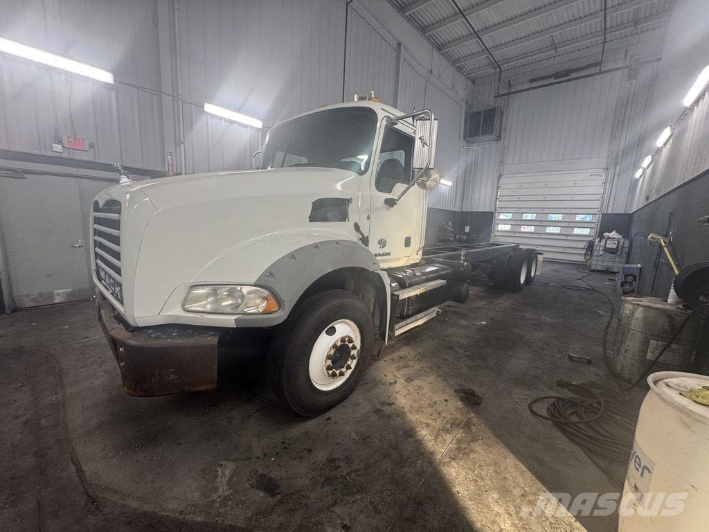 Mack GU813 Wechselfahrgestell